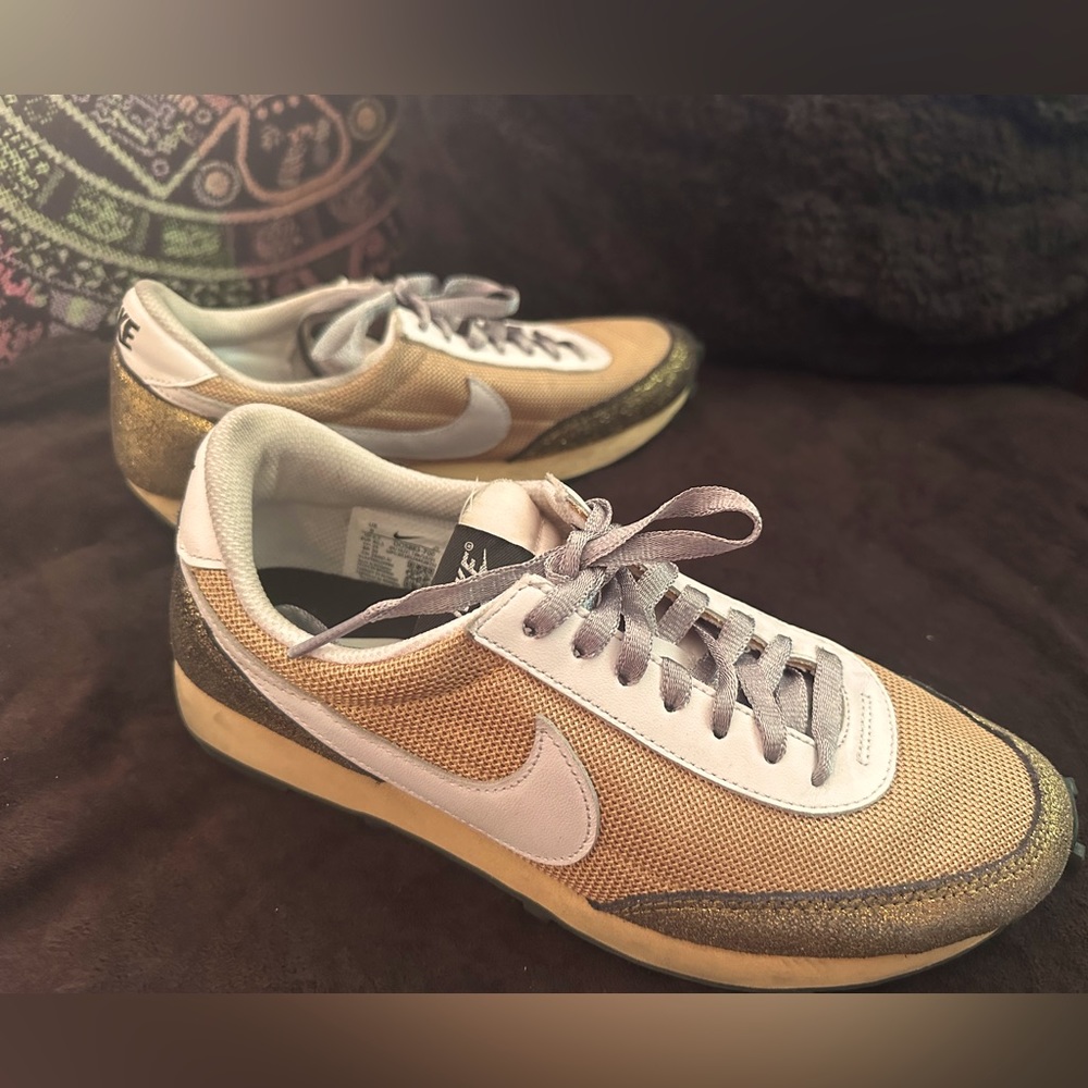 Nike Daybreak
Golden Gals (Women's)